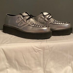 Women’s size 8. T.U.K Creepers. Color silver and black.